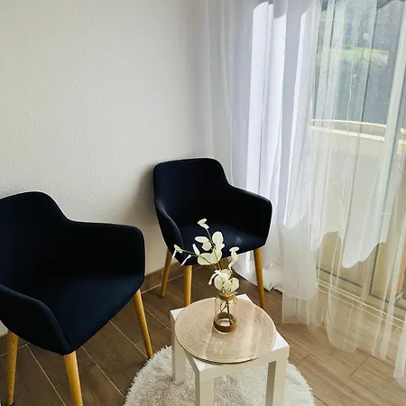 Front De Apartmán *